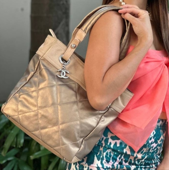Authentic ✨️ CHANEL Leather Biarritz Paris Tote Bag Gold/ Cream - Picture 6 of 16